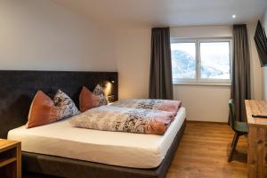 A bed or beds in a room at Luxapart Haus 2