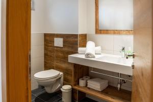 A bathroom at Luxapart Haus 2