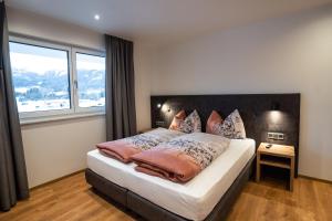 A bed or beds in a room at Luxapart Haus 2