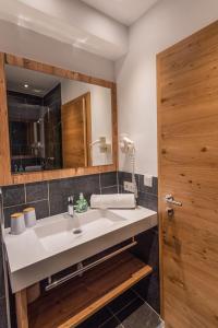 A bathroom at Luxapart Haus 2