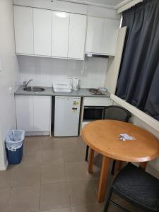 Cuisine ou kitchenette dans l'établissement Accommodation Sydney - Hyde Park Plaza