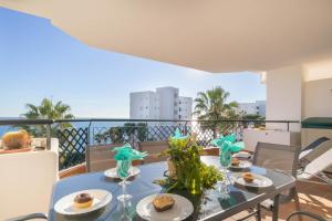 Balkón nebo terasa v ubytování Mi Capricho beach front sea view & pool - Happy Rentals