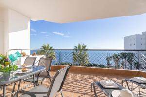 Balkón nebo terasa v ubytování Mi Capricho beach front sea view & pool - Happy Rentals