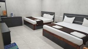 Postel nebo postele na pokoji v ubytování HOTEL DIVINE RAMESHWARAM
