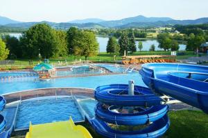 Bazén v ubytování Hotel Terasa nebo v jeho okolí
