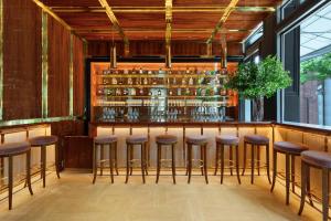Lounge nebo bar v ubytování 33 Hotel, New York City, Seaport