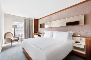 Postel nebo postele na pokoji v ubytování 33 Hotel, New York City, Seaport