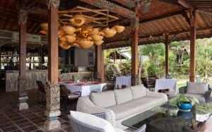 Posezení v ubytování Plataran Komodo Resort & Spa - CHSE Certified