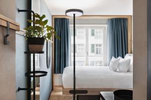 Postel nebo postele na pokoji v ubytování Stay KooooK Bern City - Online Check In