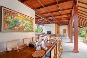 Posezení v ubytování Villa Sasmaya with Private Karaoke Room