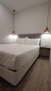 Postel nebo postele na pokoji v ubytování De Luna Hotel Sri Petaling