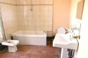 Koupelna v ubytování Spacieuse maison familiale à Beaulieu - 250 m² avec vue montagne