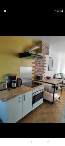 Kuchyňa alebo kuchynka v ubytovaní maison dans un écrin de chênes provençale