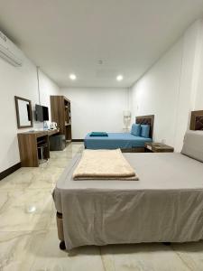 TV a/nebo společenská místnost v ubytování MGH Alona Resort