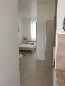 Posteľ alebo postele v izbe v ubytovaní Studio neuf atypique centre ville Palavas vue mer