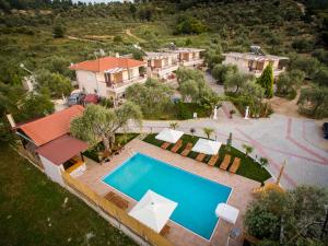 Bazén v ubytovaní Mythos Bungalows alebo v jeho blízkosti