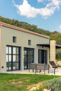 Photo de la galerie de l'établissement Ktima Agrapidos - Grandpa Villa, à Poros