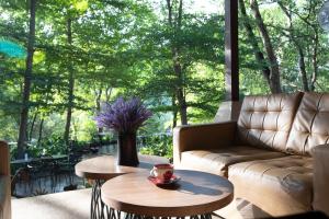 Posezení v ubytování Wanathara Resort + 37 fotografií