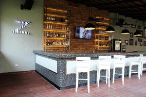 Lounge nebo bar v ubytování Kata Sea Breeze Resort - SHA Plus