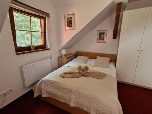 Postel nebo postele na pokoji v ubytování Wellness hotel Chata Jana + 37 fotografií