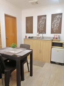 Kuchyň nebo kuchyňský kout v ubytování VG Pension and Residences