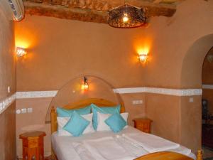 Kasbah Hotel Ait Omar客房内的一张或多张床位