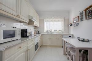 Η κουζίνα ή μικρή κουζίνα στο Ariana Apartment