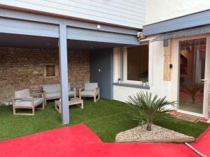 Fotografie z fotogalerie ubytování Suite cosy au cœur de Vinzelles proche Mâcon Tout équipé avec salon d'extérieur v destinaci Vinzelles + 1 fotografie