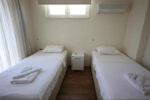 Postel nebo postele na pokoji v ubytování SUNSET BEACH CLUB LEBRENTALS