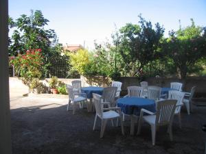 Ein Restaurant oder anderes Speiselokal in der Unterkunft Room in Apartment - 15min Da Tropea Monolocale Vista Mare A Briatico 