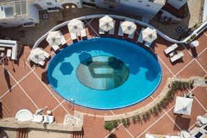 Piscine de l'établissement Naxos Magic Village ou située à proximité