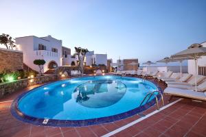Piscine de l'établissement Naxos Magic Village ou située à proximité