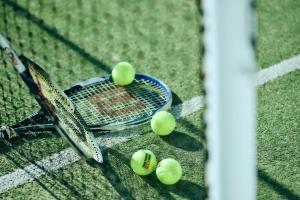 Tennis ou squash au sein de l'hôtel ou à proximité