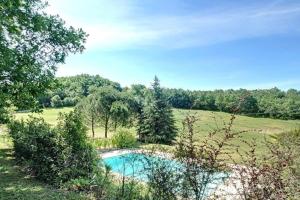 Fotografia z galérie ubytovania La Petite toscane, gîte familial avec piscine et jacuzzi v destinácii Castelnau-de-Montmiral