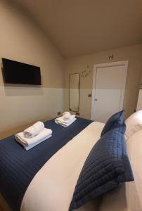 a bedroom with a large bed with a tv on the wall at Wheelwright's Rest, Legbourne, Louth in Louth