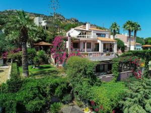 A garden outside 7 SENCES!!