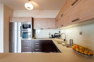 A kitchen or kitchenette at 7 SENCES!!