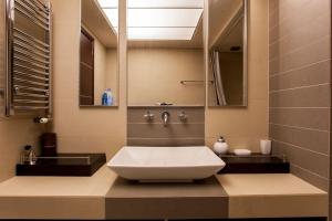 A bathroom at 7 SENCES!!