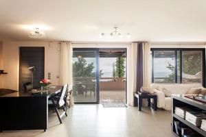 A seating area at 7 SENCES!!