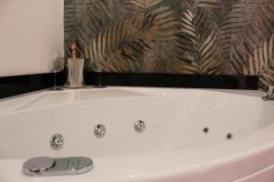 A bathroom at Lion Luxury rooms