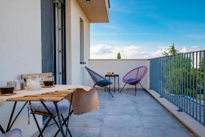 Balkón nebo terasa v ubytování Seven Seas Residence
