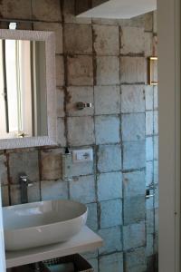 A bathroom at Lion Luxury rooms