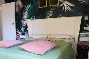 A bed or beds in a room at Lion Luxury rooms