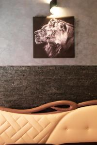 A seating area at Lion Luxury rooms