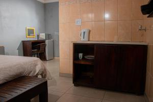 Foto da galeria de Dandrom Guest House em Soweto mais 13 fotos
