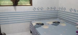 Postel nebo postele na pokoji v ubytování Homestay Buang Sari