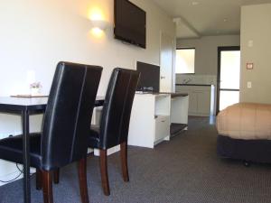 Kuchyň nebo kuchyňský kout v ubytování Azena Suites & Apartment