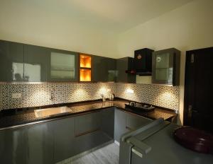 a kitchen with a sink and a counter top at AVANTI CASTELLO in Guruvāyūr