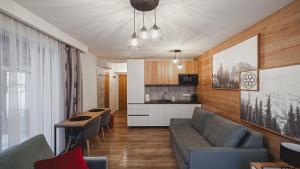 Kuchyňa alebo kuchynka v ubytovaní Resorts E Białka Tatrzańska z sauną, Sun & Snow