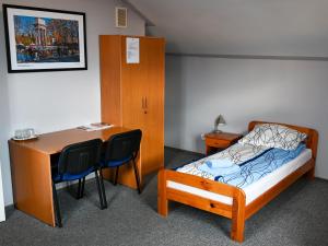 Łóżko lub łóżka w pokoju w obiekcie Tarnowskie Centrum Informacji
